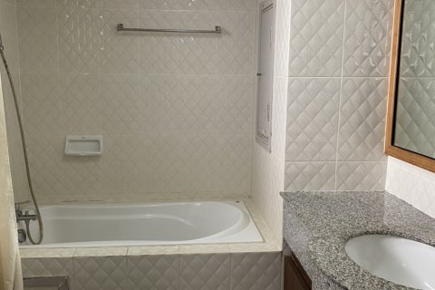 Condo in Bangkok, Thailand, 2 bedrooms  № 143287 - photo 11