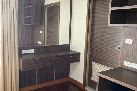 Condo in Bangkok, Thailand, 2 bedrooms  № 143287 - photo 7