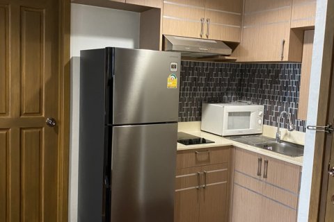 Condo in Bangkok, Thailand, 2 bedrooms  № 143287 - photo 10