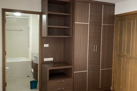 Condo in Bangkok, Thailand, 2 bedrooms  № 143287 - photo 6