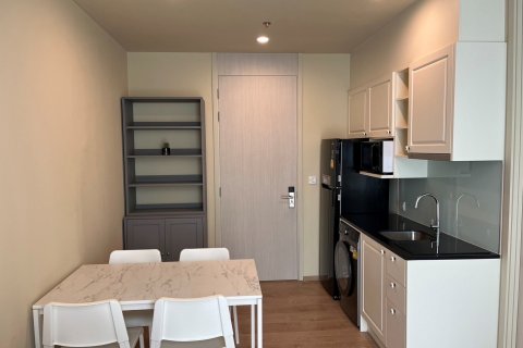 Condo in Bangkok, Thailand, 1 bedroom  № 143286 - photo 2