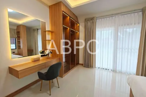 Casa de 4 dormitorios en Pattaya, Tailandia № 211970 - foto 10