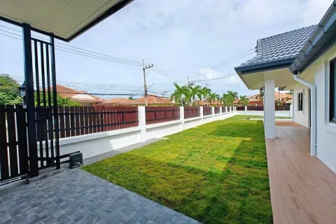 Casa de 4 dormitorios en Pattaya, Tailandia № 211970 - foto 21