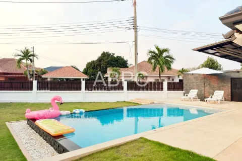 Casa de 4 dormitorios en Pattaya, Tailandia № 211970 - foto 6