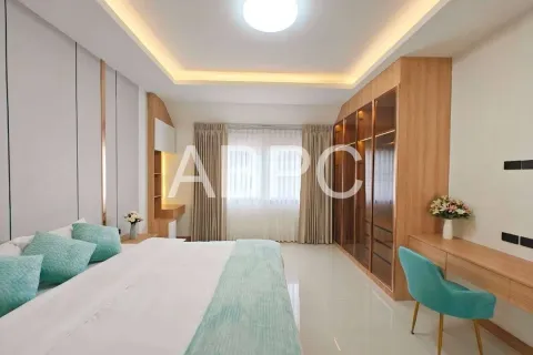 Casa de 4 dormitorios en Pattaya, Tailandia № 211970 - foto 17