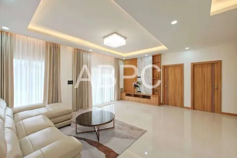 Casa de 4 dormitorios en Pattaya, Tailandia № 211970 - foto 8