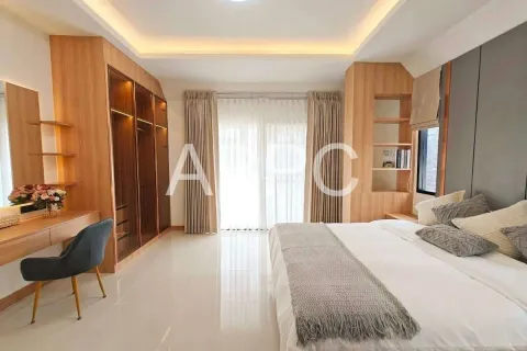 Casa de 4 dormitorios en Pattaya, Tailandia № 211970 - foto 9