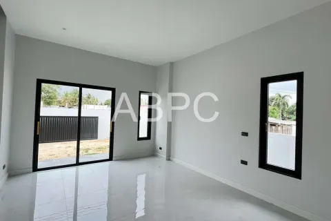 Casa de 3 dormitorios en Pattaya, Tailandia № 211971 - foto 6