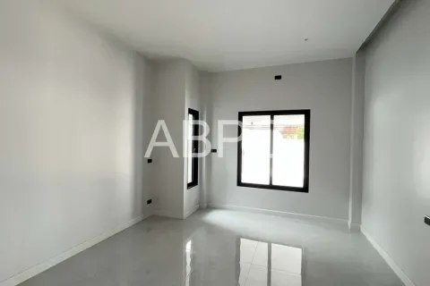 Casa de 3 dormitorios en Pattaya, Tailandia № 211971 - foto 10