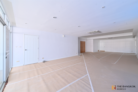 Condo in Bangkok, Thailand, 4 bedrooms № 184595 - photo 10