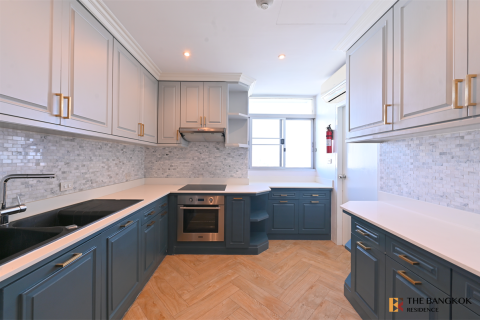 Condo in Bangkok, Thailand, 4 bedrooms № 184595 - photo 8