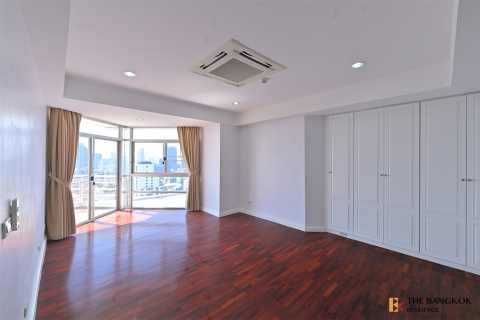 Condo in Bangkok, Thailand, 4 bedrooms № 184595 - photo 7