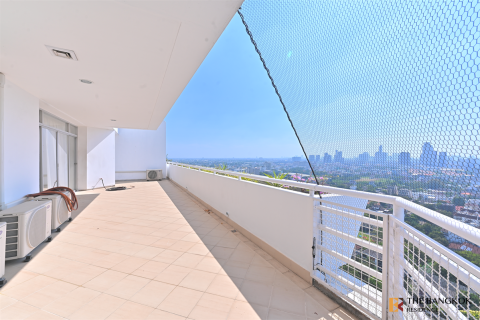 Condo in Bangkok, Thailand, 4 bedrooms № 184595 - photo 6