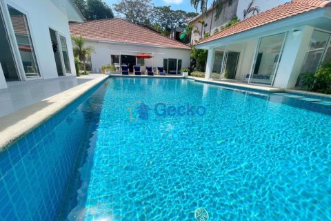House in Pattaya, Thailand 12 bedrooms № 201875 - photo 21