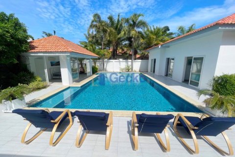 House in Pattaya, Thailand 12 bedrooms № 201875 - photo 20