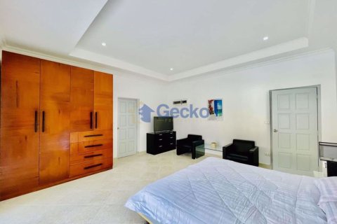 House in Pattaya, Thailand 12 bedrooms № 201875 - photo 16