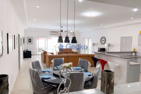 Maison à Pattaya, Thaïlande 12 chambres № 201876 - photo 12