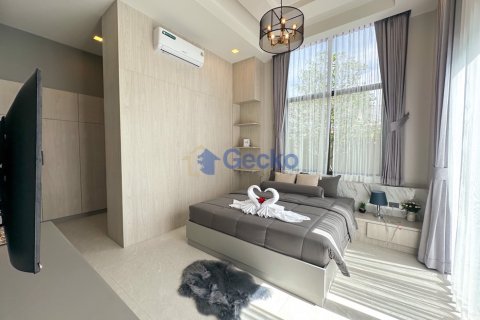 House in Pattaya, Thailand 4 bedrooms № 201871 - photo 24