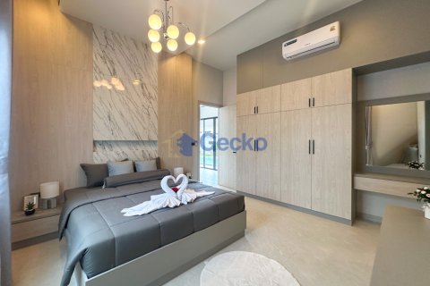 House in Pattaya, Thailand 4 bedrooms № 201871 - photo 18