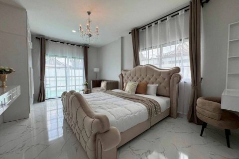 Villa à Pattaya, Thaïlande 4 chambres № 172702 - photo 8