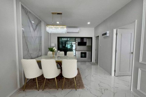 Villa à Pattaya, Thaïlande 4 chambres № 172702 - photo 5