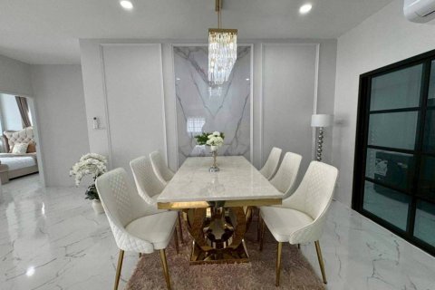 Villa à Pattaya, Thaïlande 4 chambres № 172702 - photo 4