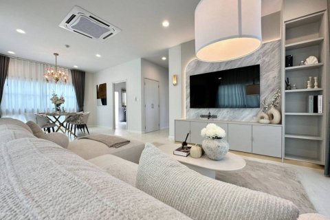 House in Phuket, Thailand 4 bedrooms № 172701 - photo 4