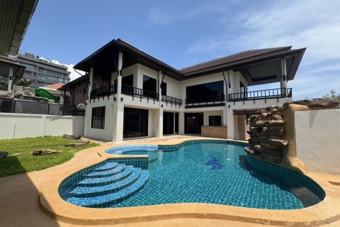 Дом в Паттайе, Таиланд с 4 спальнями  № 146028 - фото 1