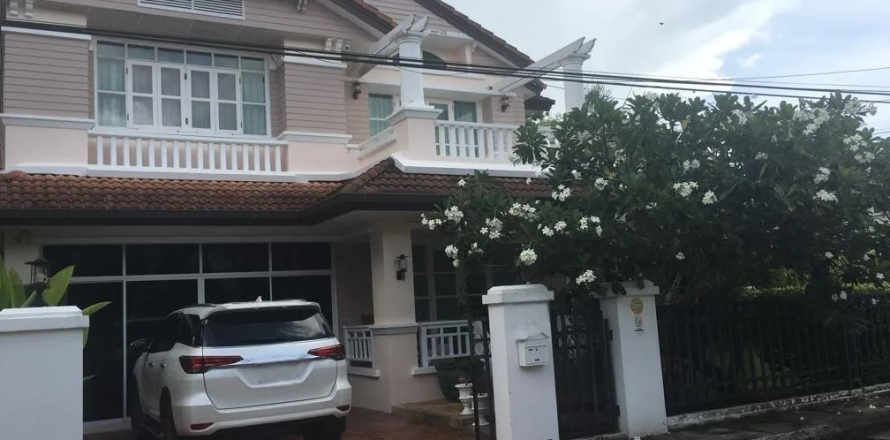 House in Phuket, Thailand 4 bedrooms № 135593