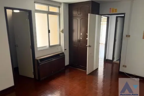 Condominio de 3 dormitorios en Khlong Toei, Bangkok, Tailandia № 214333 - foto 9