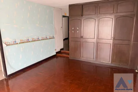 Condominio de 3 dormitorios en Khlong Toei, Bangkok, Tailandia № 214333 - foto 2