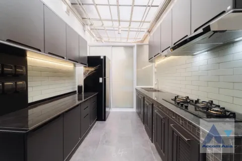 Casa de 3 dormitorios en Watthana, Bangkok, Tailandia № 214338 - foto 16