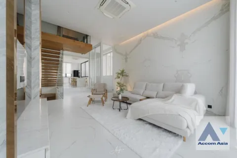 Casa de 3 dormitorios en Watthana, Bangkok, Tailandia № 214338