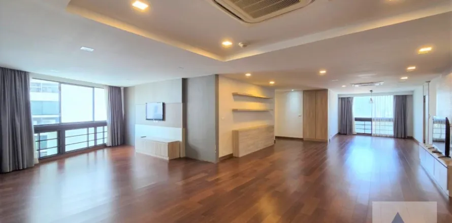 Condominio de 3 dormitorios en Khlong Toei, Bangkok, Tailandia № 214336