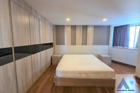Condominio de 3 dormitorios en Khlong Toei, Bangkok, Tailandia № 214336 - foto 6