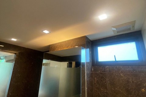 Condo in Watthana, Bangkok, Thailand, 2 bedrooms № 137992 - photo 17