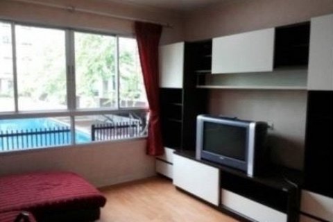 Condo à Bang Kapi, Bangkok, Thaïlande, 2 chambres  № 137989