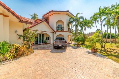 Villa à Pattaya, Thaïlande 5 chambres № 135365 - photo 5