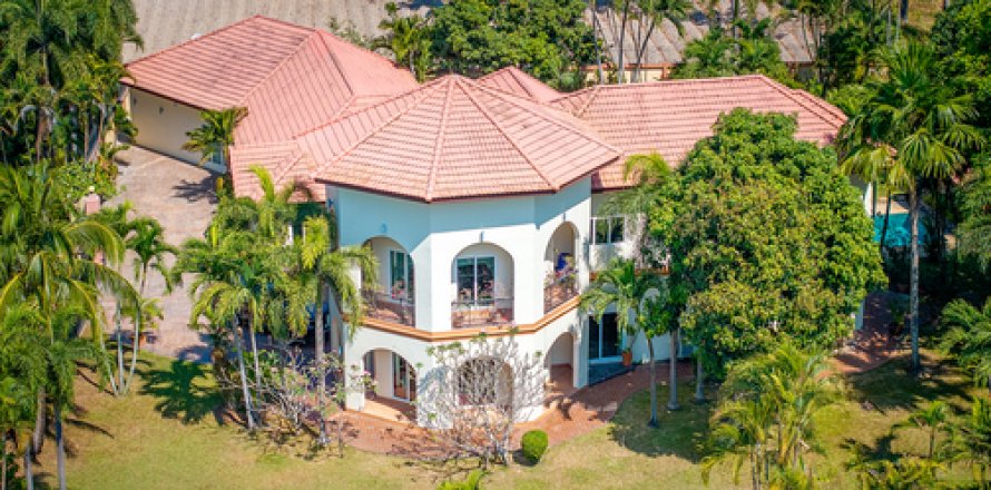 Вилла в Паттайе, Таиланд с 5 спальнями  № 135365