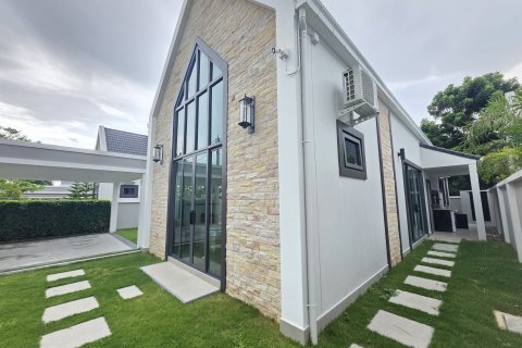 Villa in Pattaya, Thailand 3 bedrooms № 135364