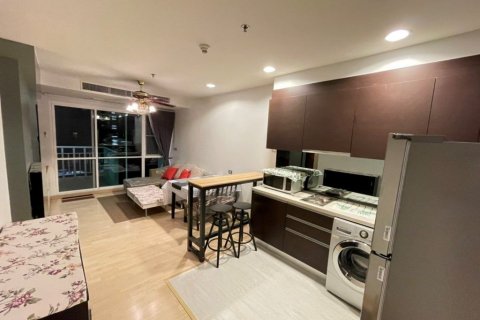 Кондоминиум с 2 спальнями в Ваттхане, Бангкок, Таиланд № 140305 - фото 2