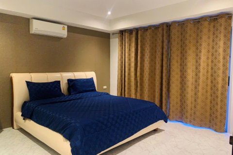 Condo in Phuket, Thailand, 2 bedrooms  № 146142