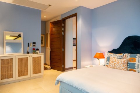 House in Bang Tao, Thailand 4 bedrooms № 153887 - photo 27