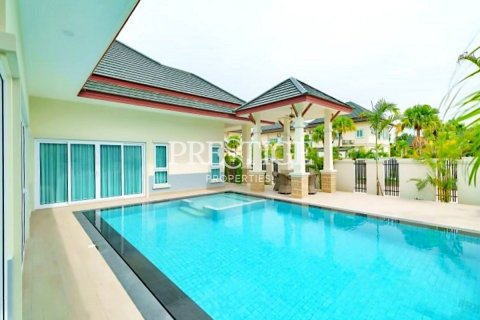 House in Pattaya, Thailand 3 bedrooms № 198444