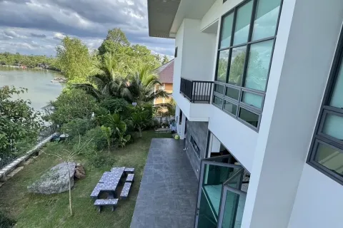 House in Surat Thani, Thailand 5 bedrooms № 152042 - photo 8