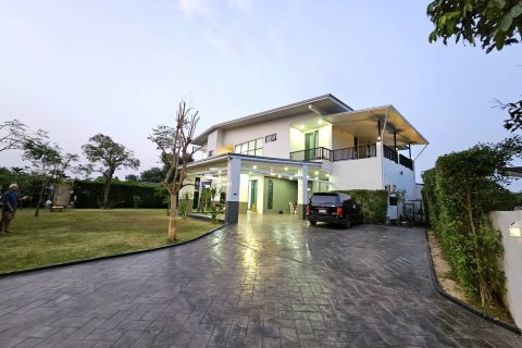 House in Surat Thani, Thailand 5 bedrooms № 152042 - photo 14