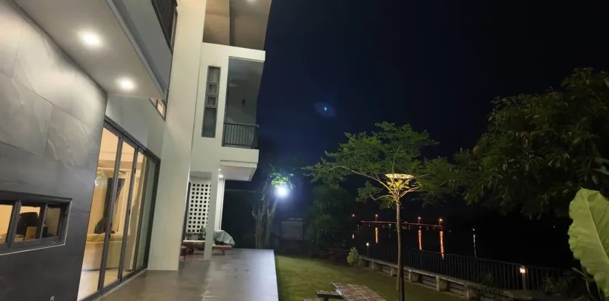 House in Surat Thani, Thailand 5 bedrooms № 152042