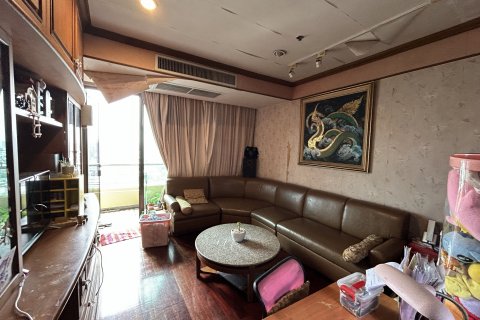 Condo in Khlong San, Bangkok, Thailand, 3 bedrooms № 135847 - photo 1