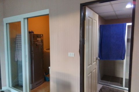 Condo in Phuket, Thailand, 2 bedrooms  № 135845 - photo 18