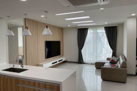 Кондоминиум с 3 спальнями в Сатхоне, Бангкок, Таиланд № 159240